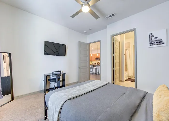 Urban Escape 1Br,Pool,Gym,Rooftop Serenity, Petsok