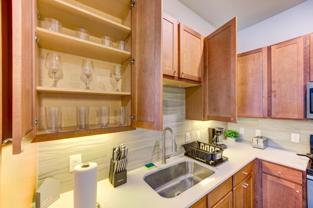 Apartamento Urban Escape 1br,pool,gym,rooftop Serenity, Petsok Houston