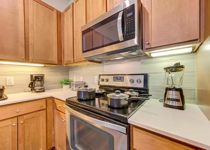 Urban Escape 1Br,Pool,Gym,Rooftop Serenity, Petsok