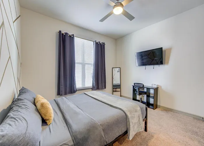 Urban Escape 1Br,Pool,Gym,Rooftop Serenity, Petsok