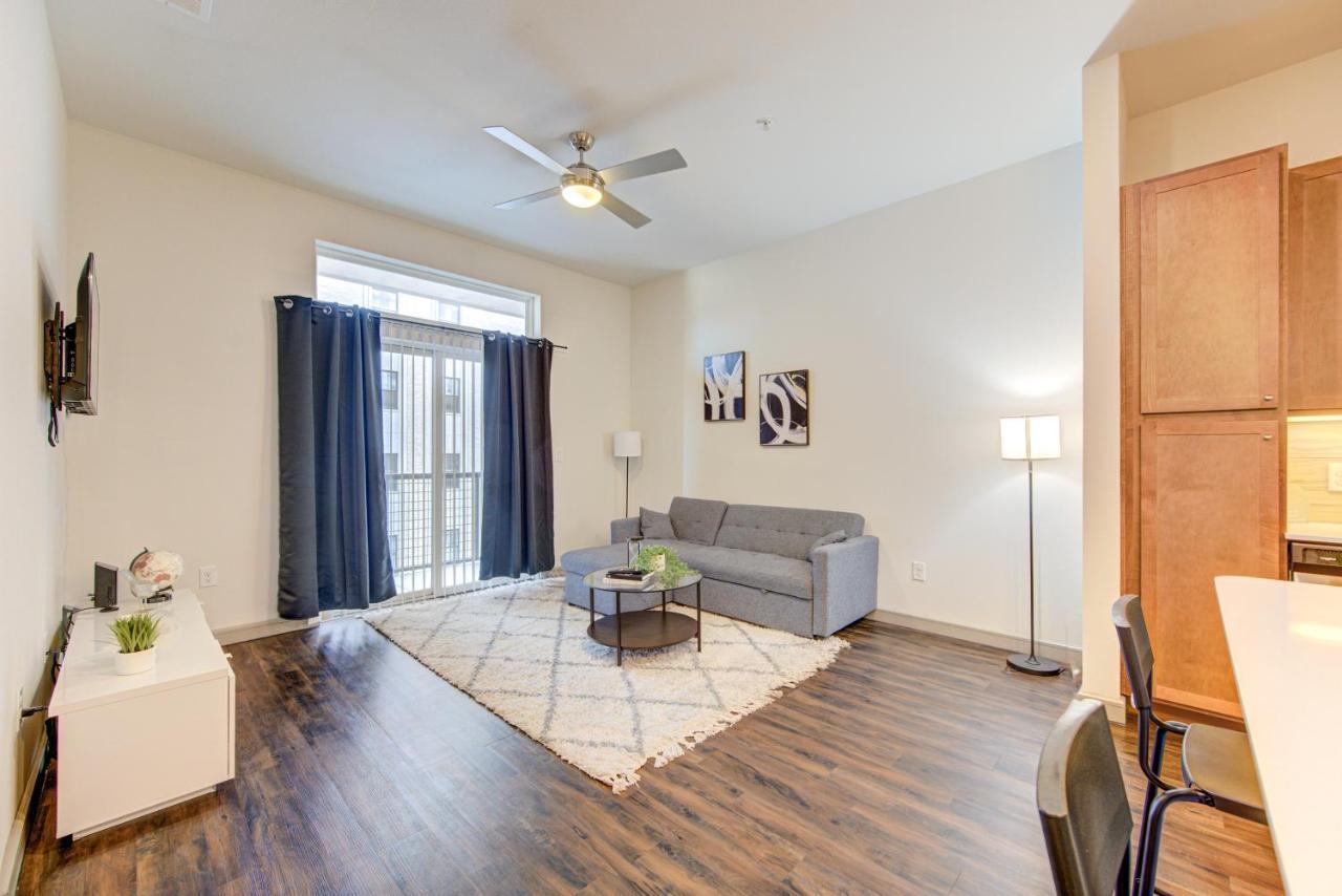 Urban Escape 1br,pool,gym,rooftop Serenity, Petsok